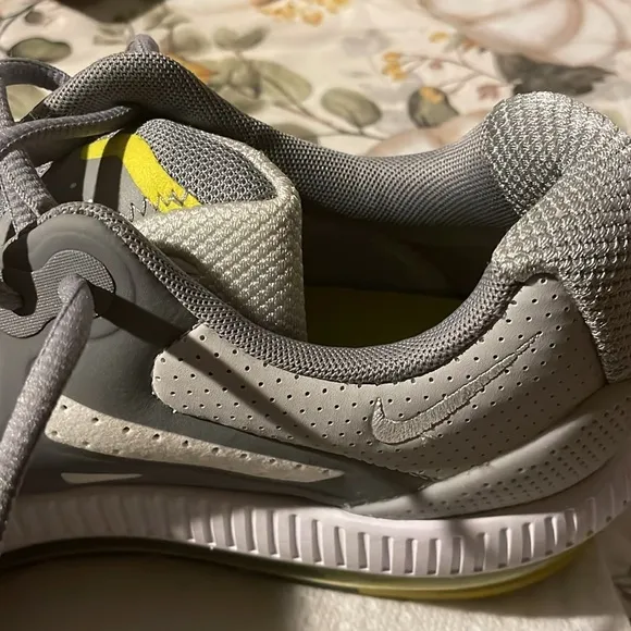 Men’s Nike shoes size 11.5
