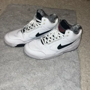 Men’s Nike size 13 white and black shoes