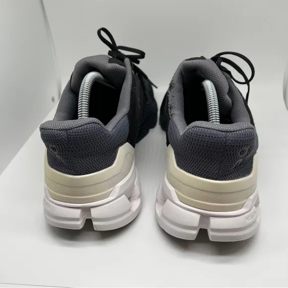 Men’s On Cloudflyer Running Shoes Size 11.5
