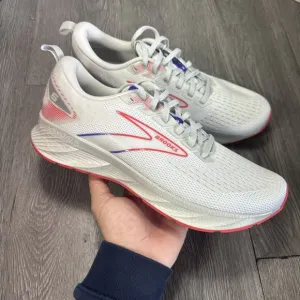 Men’s SAMPLE Brooks Levitate 6 Off Gray Running Shoes Size 9 NEW
