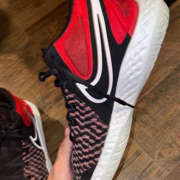 Men’s size 10.5 Red Kevin Durant Nike Trey 5 basketball shoes