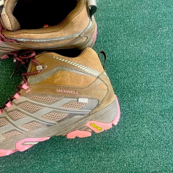 Merrell Sz 11M Women's Trail Hiking Boots lace up water resist Shoes Brown pink