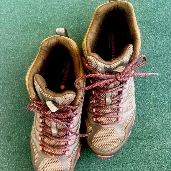 Merrell Sz 11M Women's Trail Hiking Boots lace up water resist Shoes Brown pink
