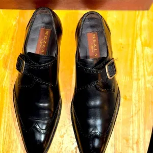 MEZLAN Men’s shoes (US Size 8M) Gorgeous looking black single monkstrap