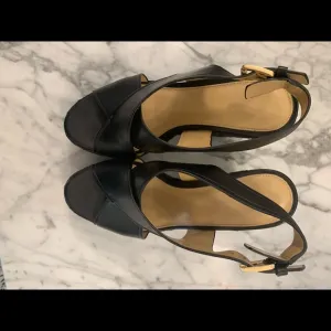 MICHAEL KORS Women’s Black Sandal Wedges size9.5