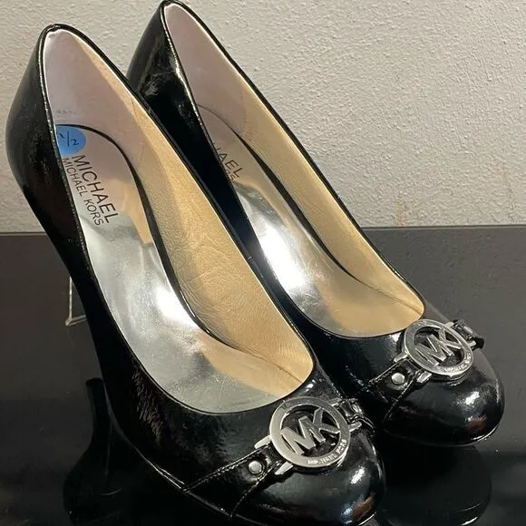 Michael Kors Michael Monogram Black Patent Leather Pumps Logo Silver Buckle 7.5M