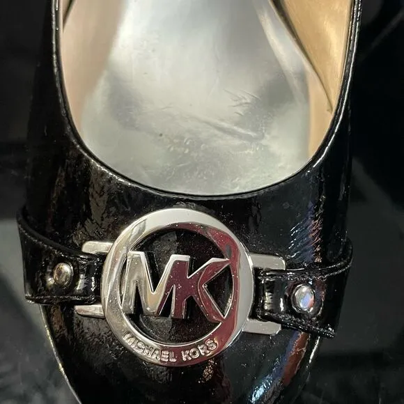 Michael Kors Michael Monogram Black Patent Leather Pumps Logo Silver Buckle 7.5M