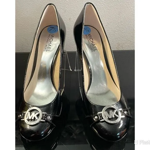 Michael Kors Michael Monogram Black Patent Leather Pumps Logo Silver Buckle 7.5M