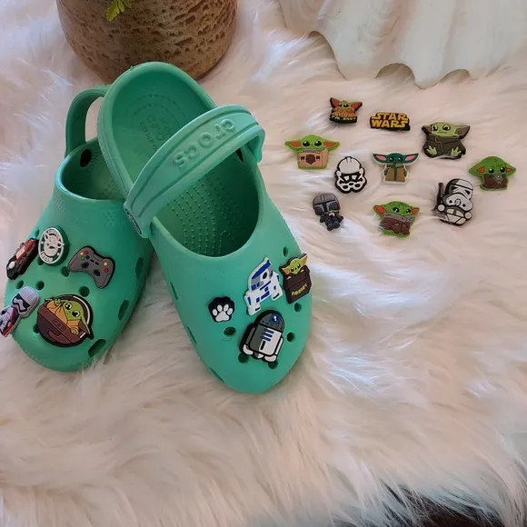 Mint Green Children's Crocs with 19 Star Wars Charms: Size Kid's 12.
