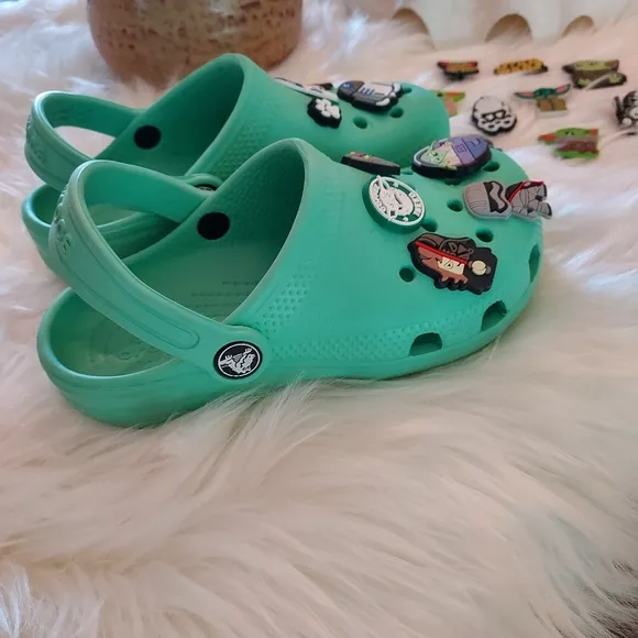 Mint Green Children's Crocs with 19 Star Wars Charms: Size Kid's 12.