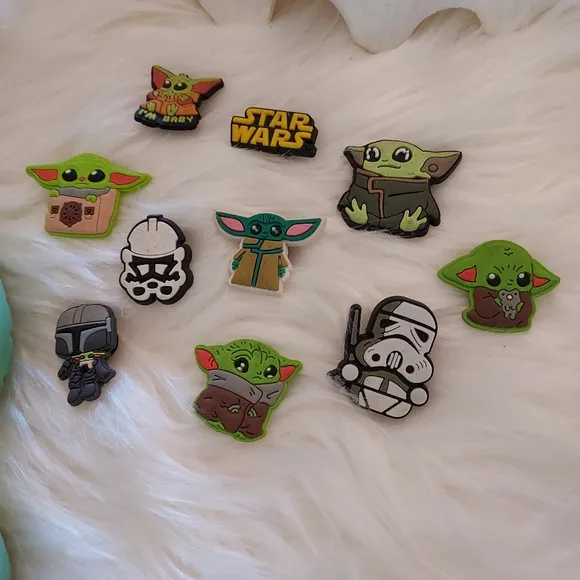 Mint Green Children's Crocs with 19 Star Wars Charms: Size Kid's 12.