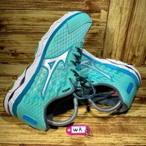 Mizuno Aqua Green &amp; White Lace Up Athletic Shoes Women’s Size 8,5