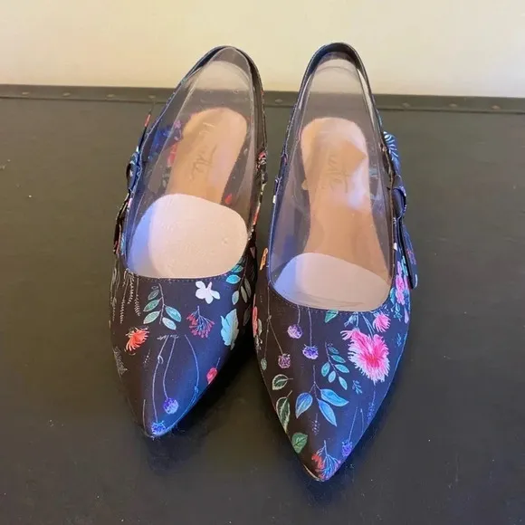 Nanette Lenore Rhonda Dark Floral Kitten Heels Women’s Size 8.5M