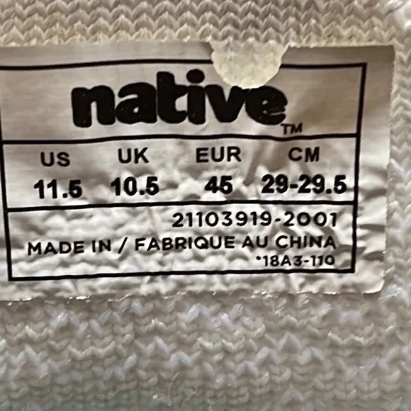 Native Shoes Men’s US 11.5 white Sneakers Water Shoes Lace Up Stretchy Knit