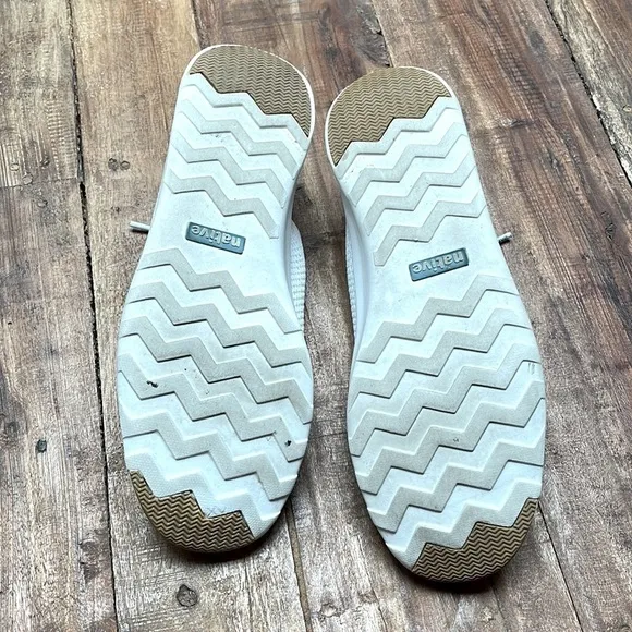 Native Shoes Men’s US 11.5 white Sneakers Water Shoes Lace Up Stretchy Knit