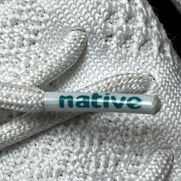 Native Shoes Men’s US 11.5 white Sneakers Water Shoes Lace Up Stretchy Knit