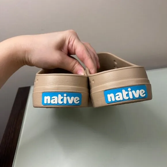 Native Unisex Jefferson Sugarlite Clog // Flax Tan