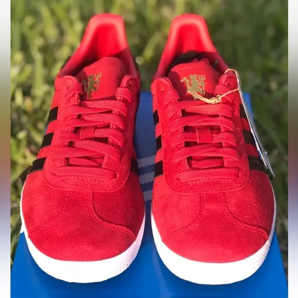 New Adidas Gazelle Sneakers Red Manchester United Soccer Men’s Shoes Multi Sizes