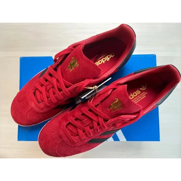 New Adidas Gazelle Sneakers Red Manchester United Soccer Men’s Shoes Multi Sizes