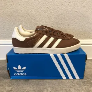 New Adidas Original Gazelle 85 Low Sneakers Brown White Men’s Shoes Multi Sizes