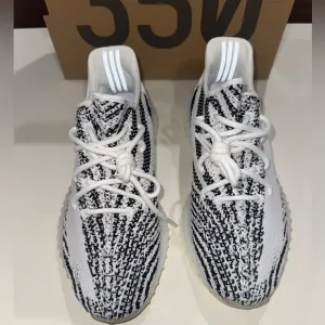 New adidas Yeezys 350 v2 boost zebra black white mens size 8.5 shoes