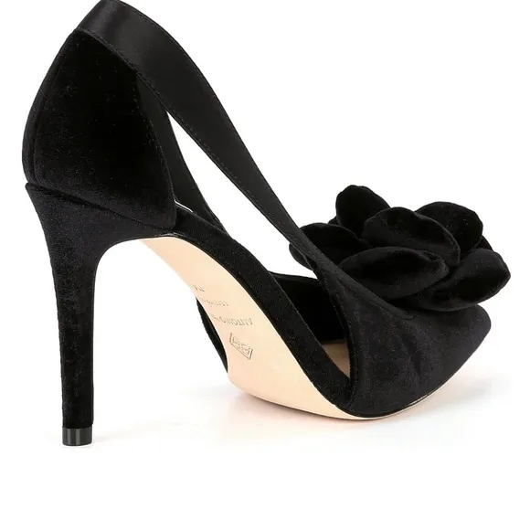 🌸NEW ANTONIO MELANI VELVET WOMEN’S 👠 SHOES Size 8 WITH BOX.