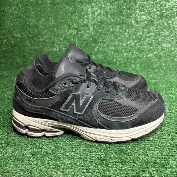 New Balance 2002R Black Running Shoes Women’s Size 7 (Mens 6)