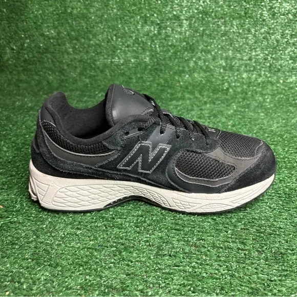 New Balance 2002R Black Running Shoes Women’s Size 7 (Mens 6)