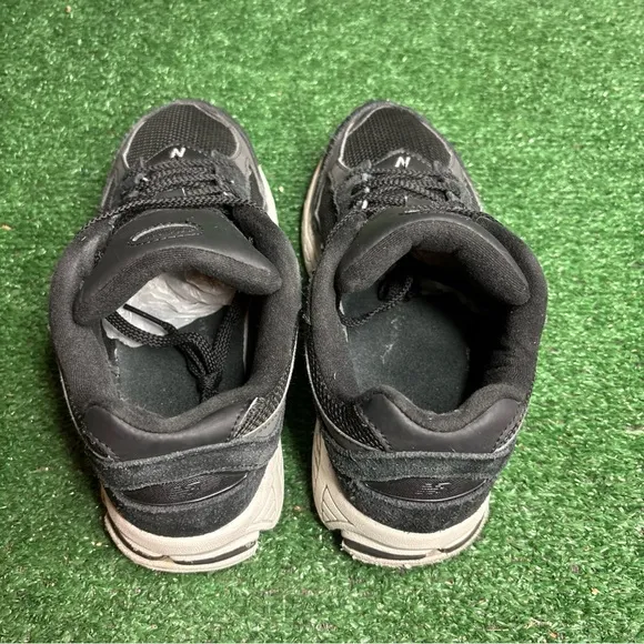 New Balance 2002R Black Running Shoes Women’s Size 7 (Mens 6)