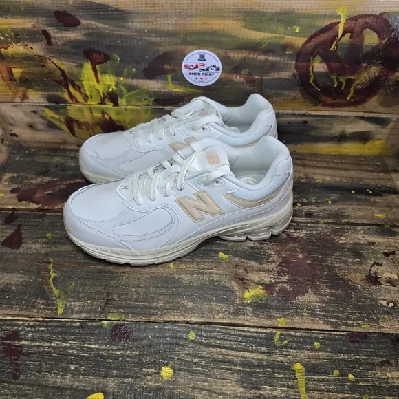 New Balance 2002R Frappe Beige Shoes Women’s 8,8.5 (Youth 6.5,7) GC2002VF
