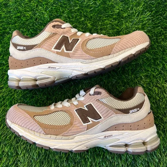 New Balance 2002R x SSENSE Exclusive Brown Corduroy