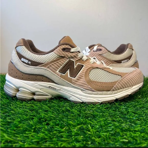 New Balance 2002R x SSENSE Exclusive Brown Corduroy