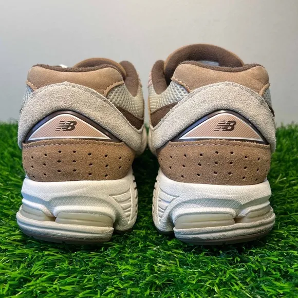 New Balance 2002R x SSENSE Exclusive Brown Corduroy