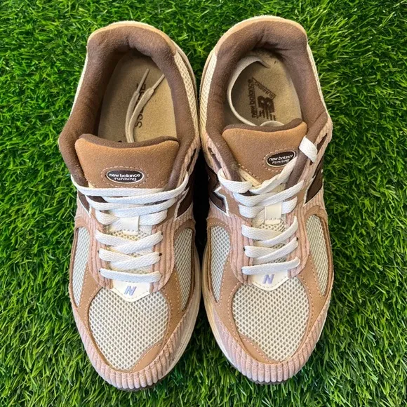 New Balance 2002R x SSENSE Exclusive Brown Corduroy