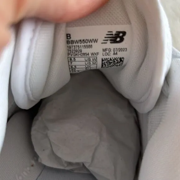 New Balance 550 Women’s white size 8.5