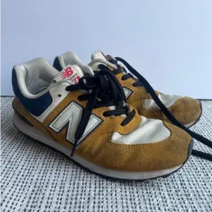 New Balance 574 mustard yellow/blue size 7