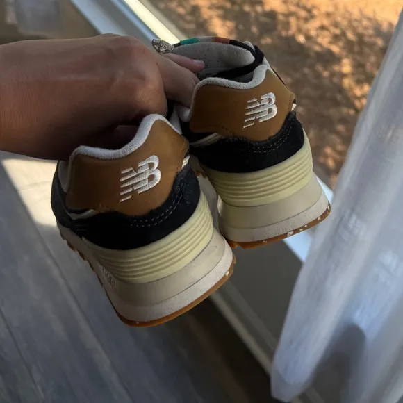 New balance black sneakers shoes 5.5 4.5