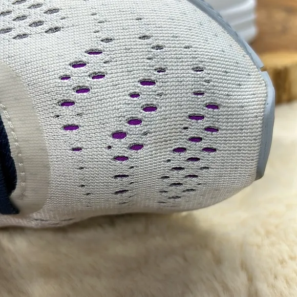 New‎ Balance Fuel Cell Impulse White, Navy Blue, and a bit of Purple women’s 7.5