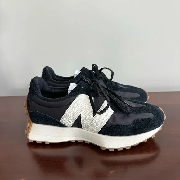 New Balance Women’s 327 Shoes