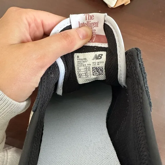 New Balance Women’s 327 Shoes
