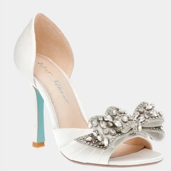 🌸NEW BETSEY JOHNSON WOMEN’S SHOES IVORY Size 8.5 WITH BOX.