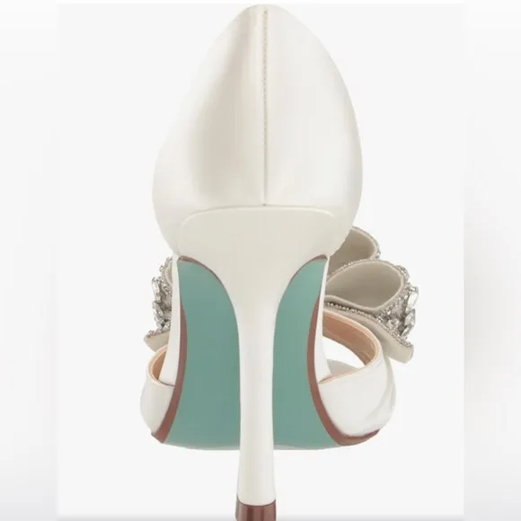 🌸NEW BETSEY JOHNSON WOMEN’S SHOES IVORY Size 8.5 WITH BOX.