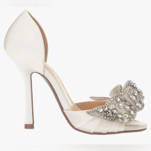 🌸NEW BETSEY JOHNSON WOMEN’S SHOES IVORY Size 8.5 WITH BOX.
