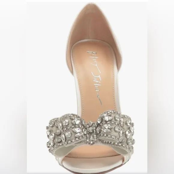 🌸NEW BETSEY JOHNSON WOMEN’S SHOES IVORY Size 8.5 WITH BOX.