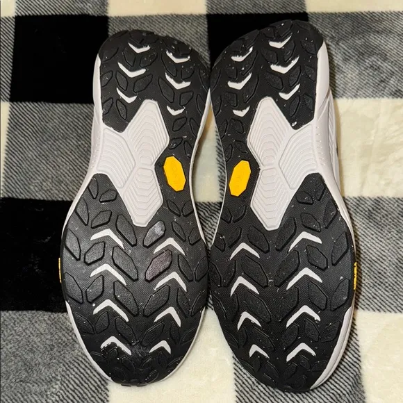 New HOKA Transport GTX Women’s Size 8 Gray Running Shoes
