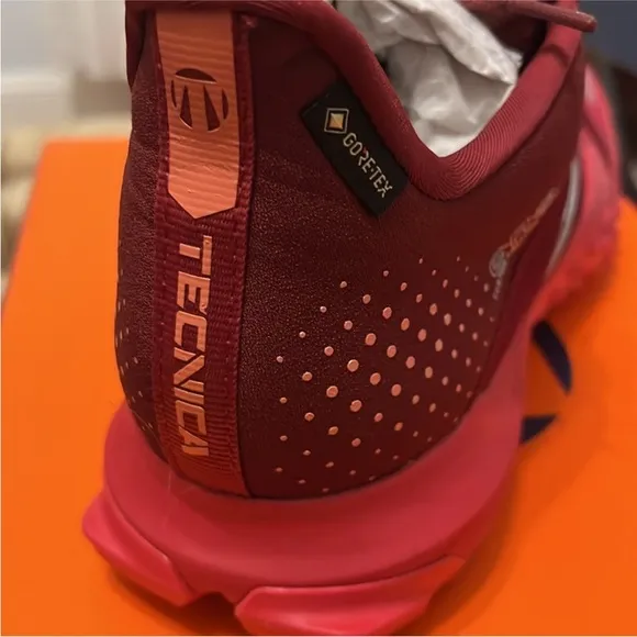 New in box Tecnica Women's Magma S GORE-TEX Hiking Shoes Size 7.5