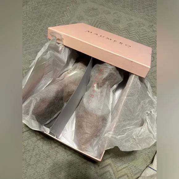 NEW IN THE BOX MAUMERO NEW YORK WOMEN’S STYLE NAME NIKKI MULE SHOES SIZE…