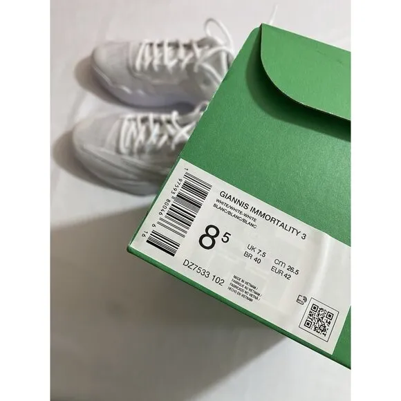 New Men’s Size 8.5 - Nike Giannis Immortality 3 Triple White DZ7533 102