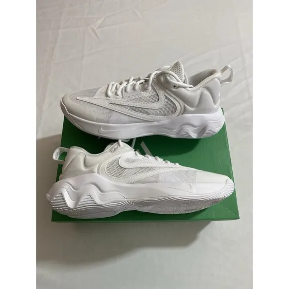 New Men’s Size 9.5 - Nike Giannis Immortality 3 Triple White DZ7533 102