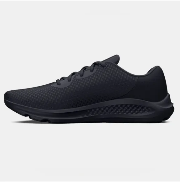 NEW Men’s Under Armour Shoes, Available in size 11